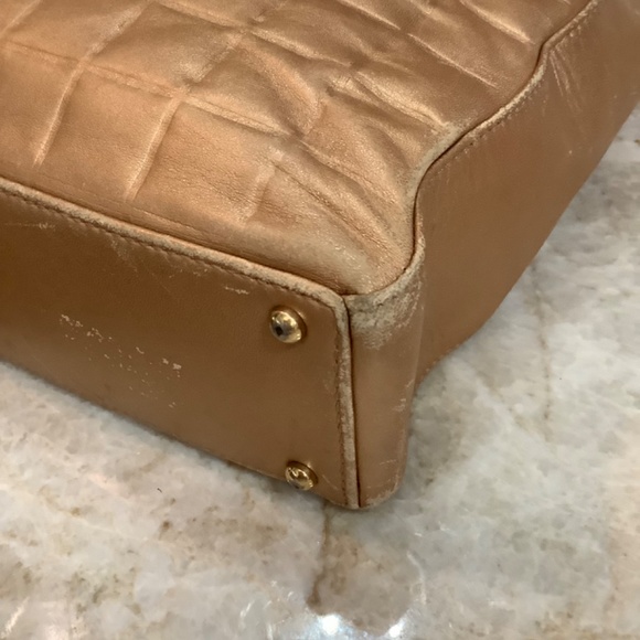 CHANEL GOLD TOTE - Picture 5 of 14